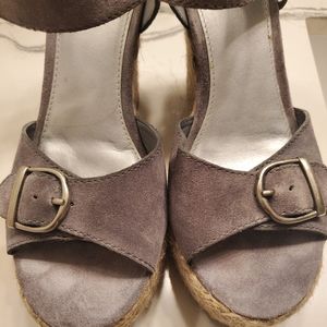 ZODIAC GRAY SUEDE WEDGES SIZE 8